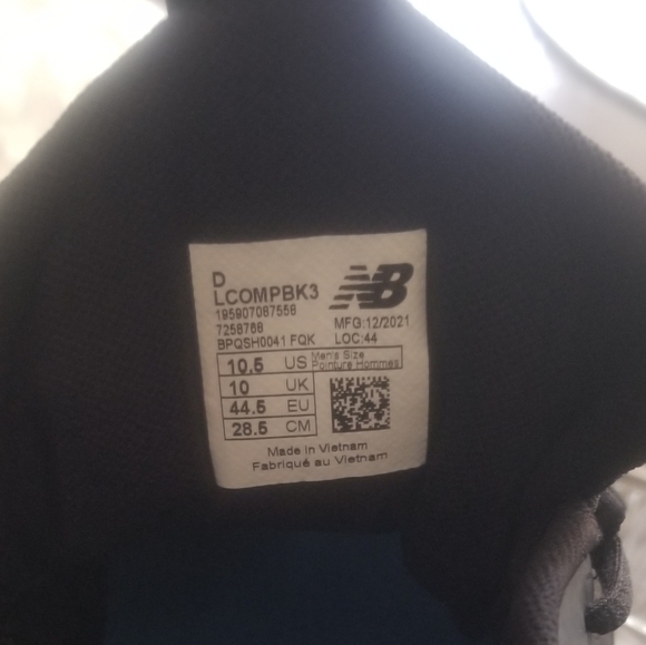 New Balance Mens size 10.5 field cleats. New in box. - Picture 3 of 5